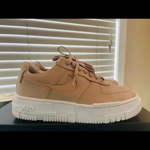 Nike Air Force 1 Pixel